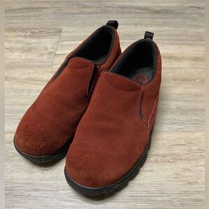 Women’s Lands End Burgundy Size 9 Suede Slip on Shoes Loafers